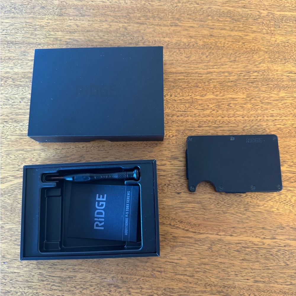 Black Leather Ridge Wallet